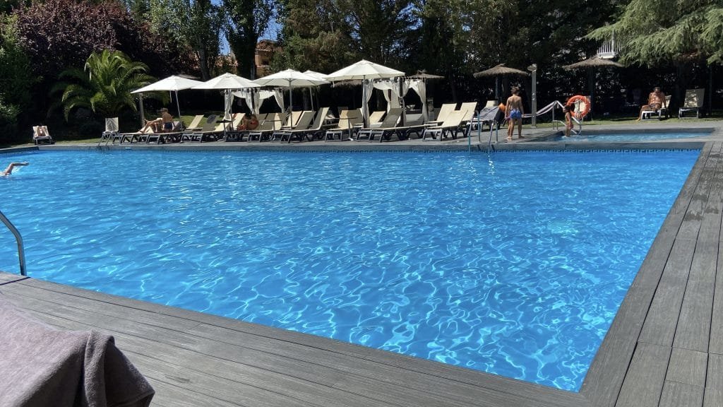 piscina hotel barceló Cáceres